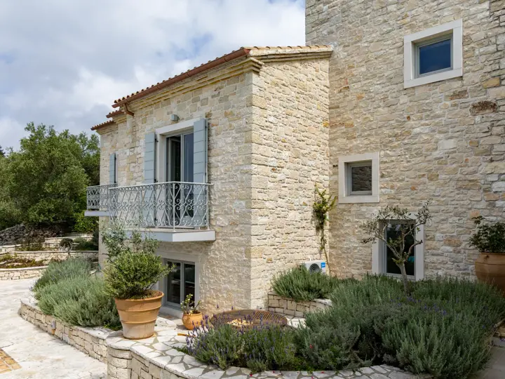 Image of Ostria
